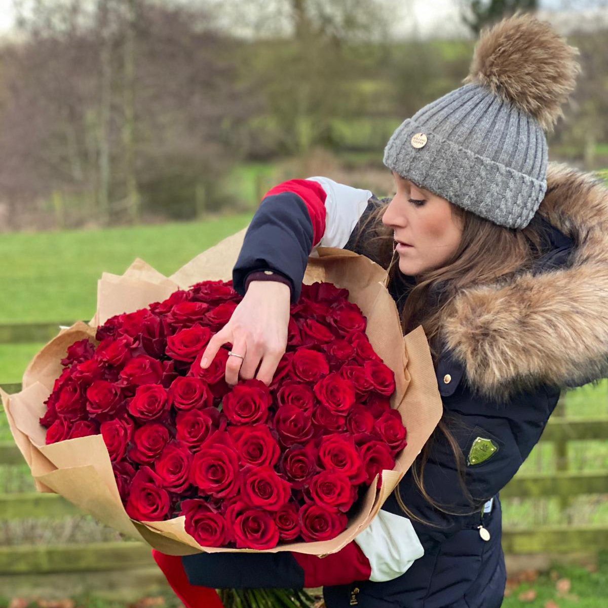 100 red roses leicestershire valentines iv web